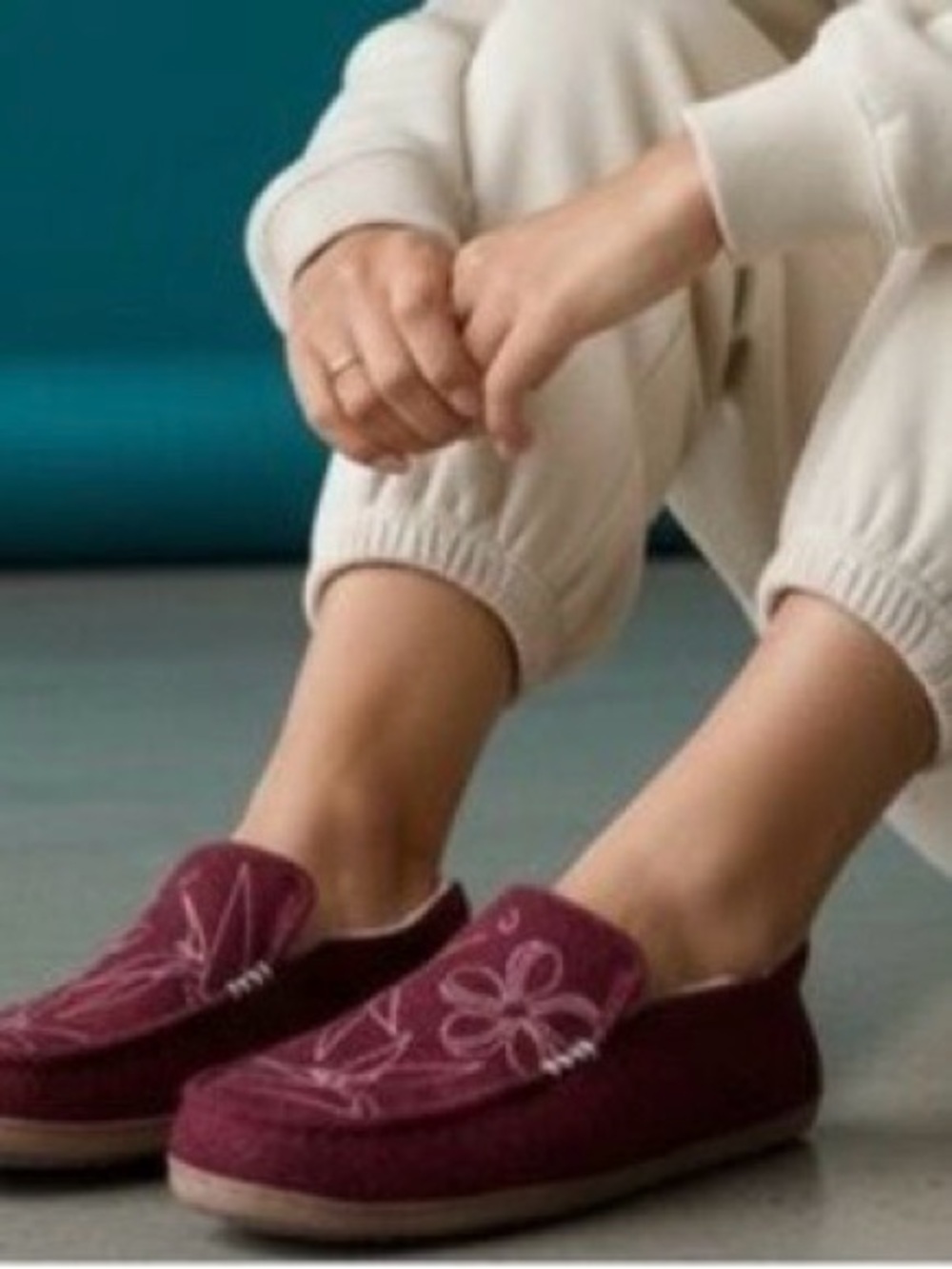 Olukai Nohea Kilohana Plush-Lined Red Floral Slip-On Women's Slippers